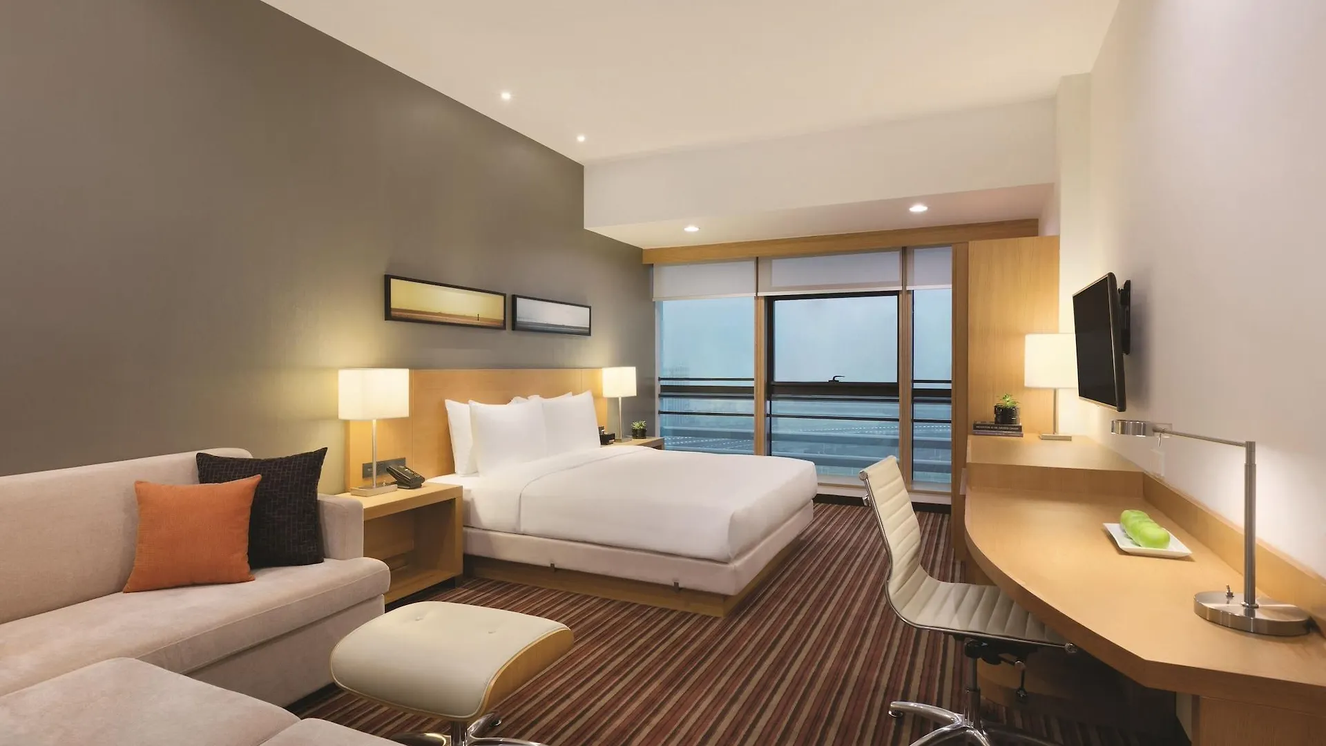 Hyatt Place Shenzhen Airport Hotel
