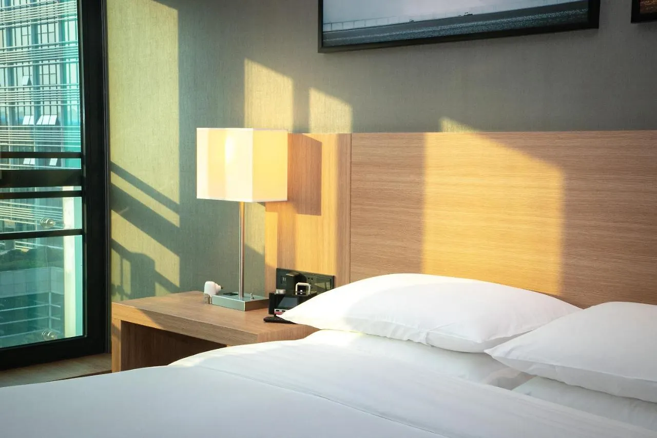 Hyatt Place Shenzhen Airport 4*,  Cina